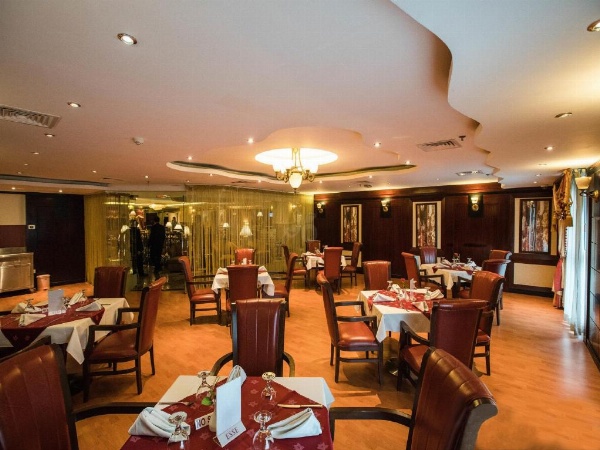 Landmark Plaza Hotel Main image